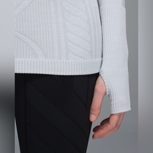 Lululemon Rest Less Pullover Size 6 
Heathered Silver Spoon - Picture 3 of 7